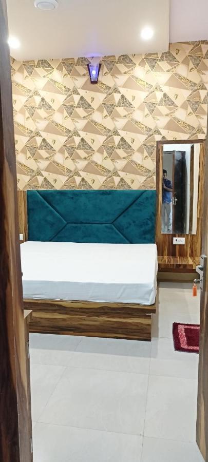 Hotel Keshavam Inn Mathura Exterior photo
