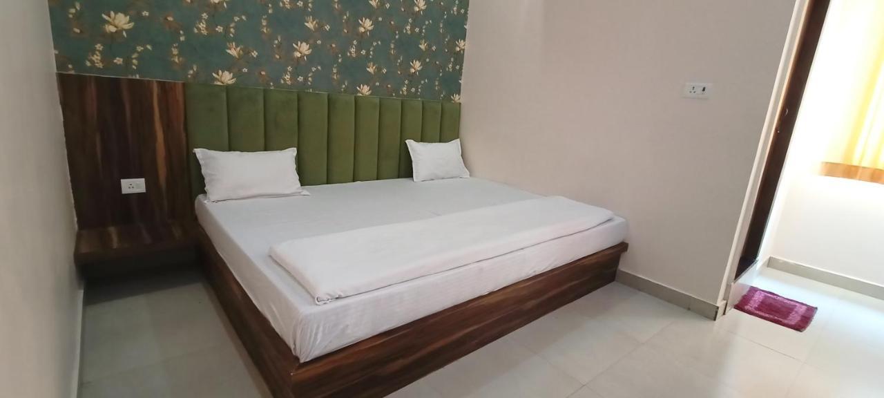 Hotel Keshavam Inn Mathura Exterior photo