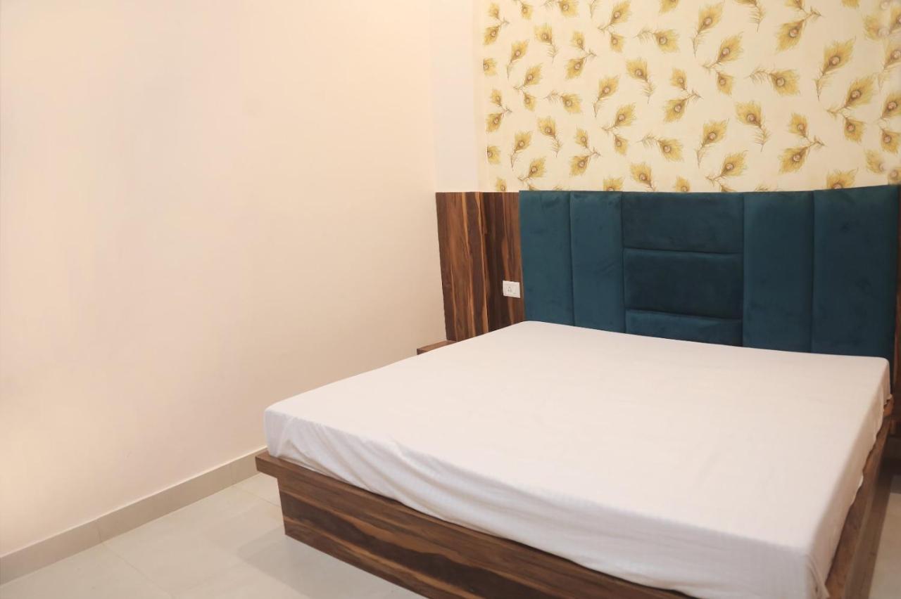 Hotel Keshavam Inn Mathura Exterior photo