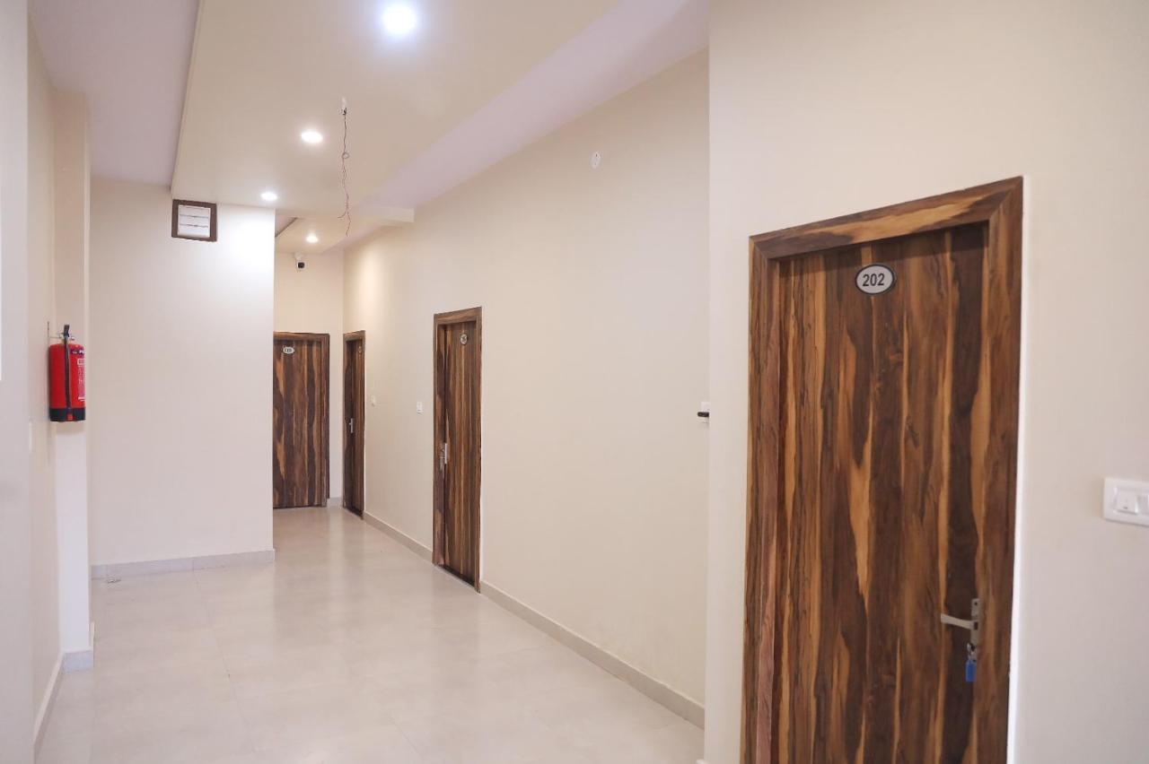 Hotel Keshavam Inn Mathura Exterior photo