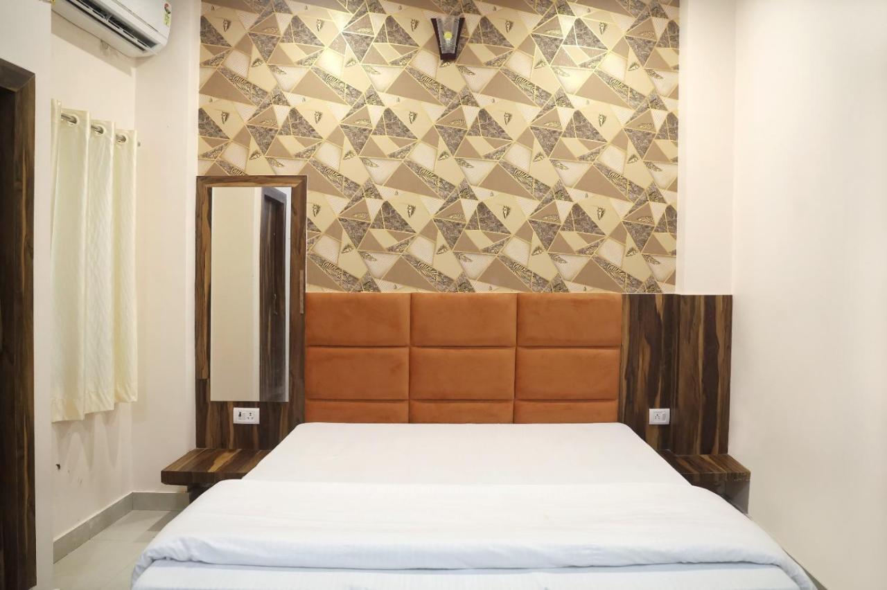 Hotel Keshavam Inn Mathura Exterior photo