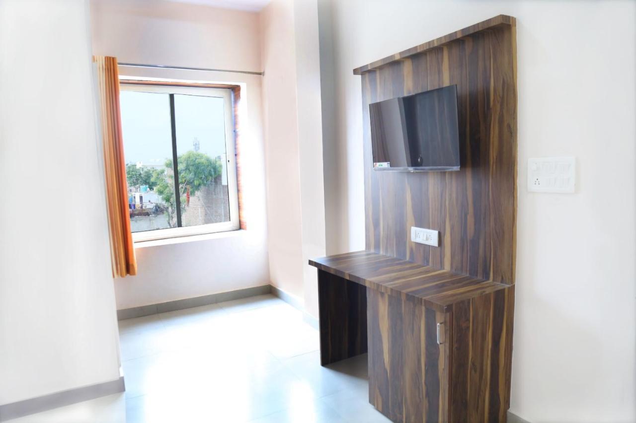 Hotel Keshavam Inn Mathura Exterior photo