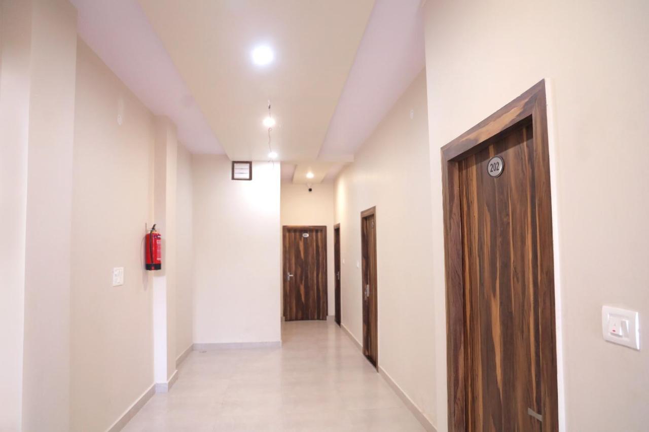 Hotel Keshavam Inn Mathura Exterior photo